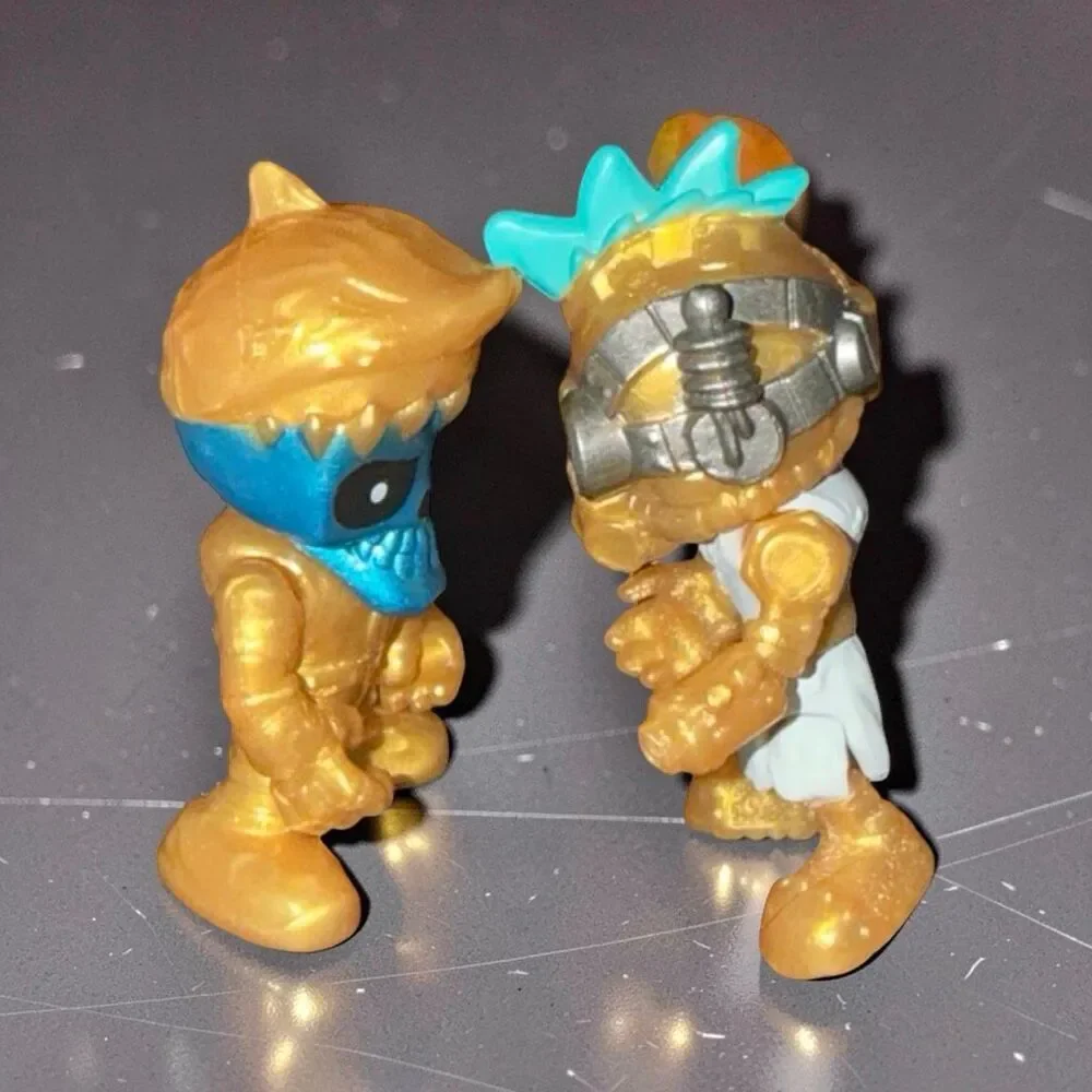 Moose Treasure X Sunken Gold Skeleton Hunter Action Figures Cake Topper 2.5
